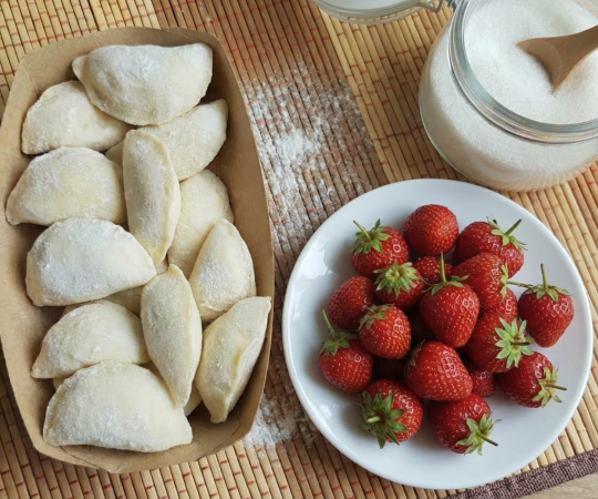 Вареники з полуницею